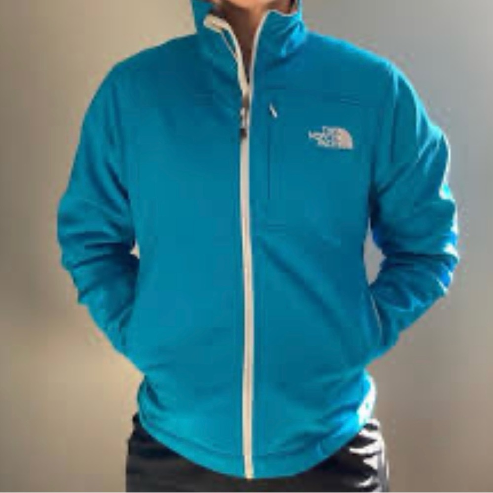 The North Face Woman’s Blue Zip Up Lightweight Jacket